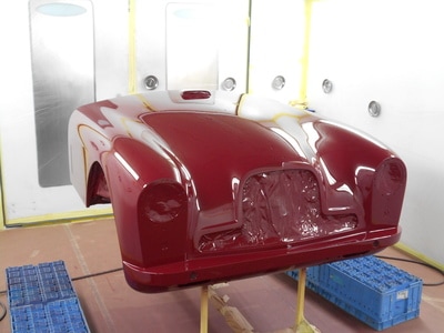 Aston Martin DB2/4 paintwork - Aston Martin DB2 paintwork Restoration -
bonnet painted