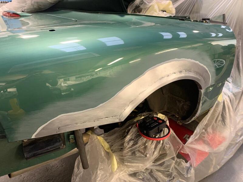 Aston Martin DB7 - right rear arch metal finished